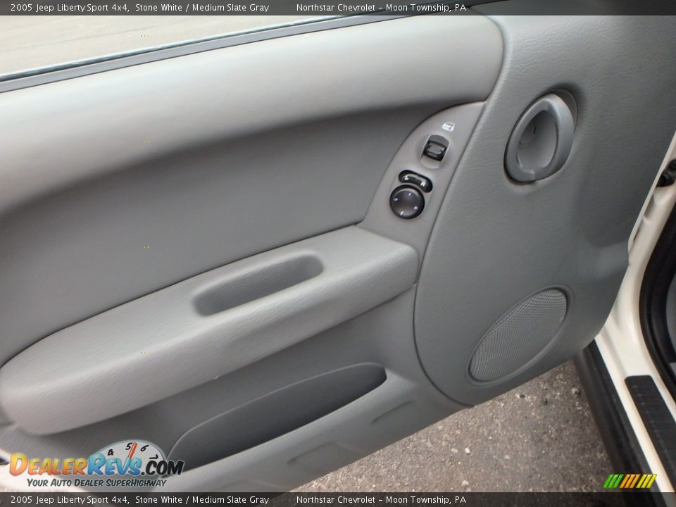 2005 Jeep Liberty Sport 4x4 Stone White / Medium Slate Gray Photo #11