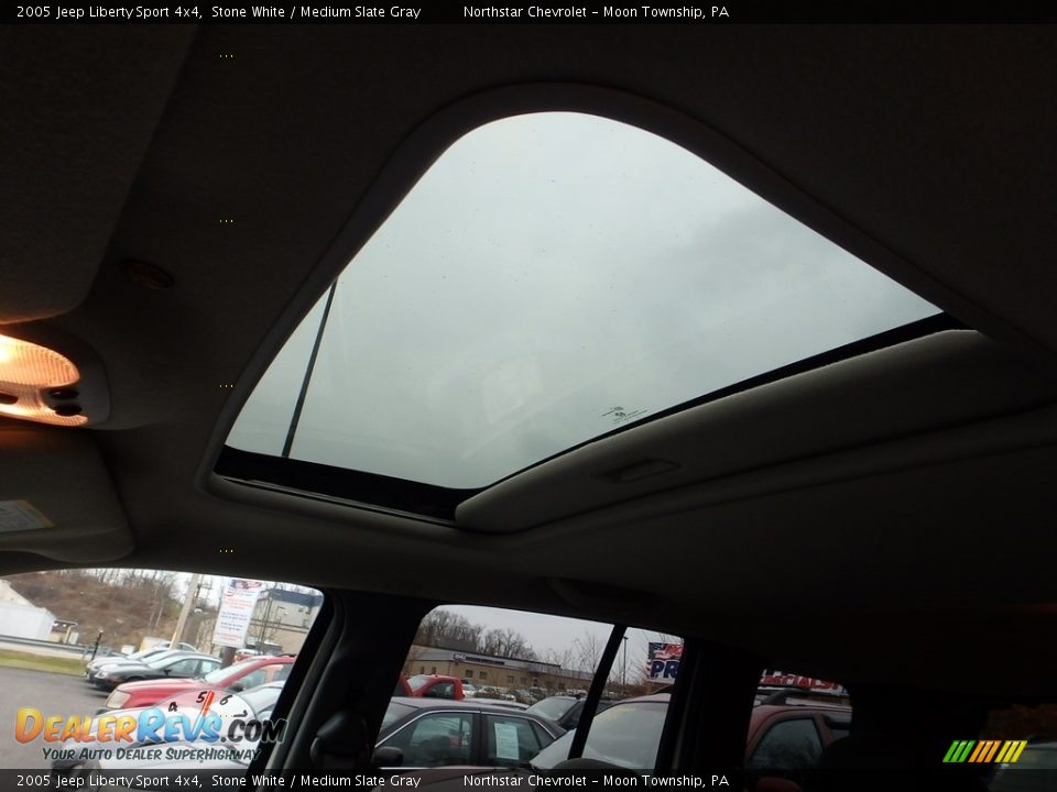 2005 Jeep Liberty Sport 4x4 Stone White / Medium Slate Gray Photo #12