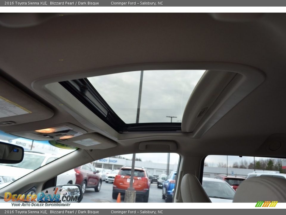 2016 Toyota Sienna XLE Blizzard Pearl / Dark Bisque Photo #10
