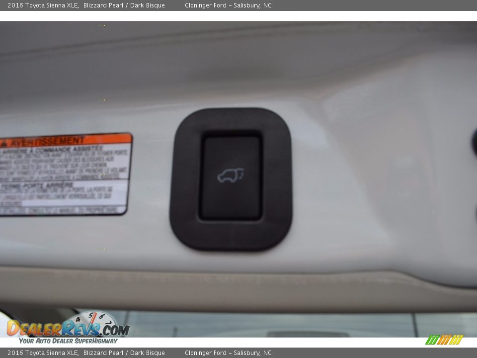 2016 Toyota Sienna XLE Blizzard Pearl / Dark Bisque Photo #14