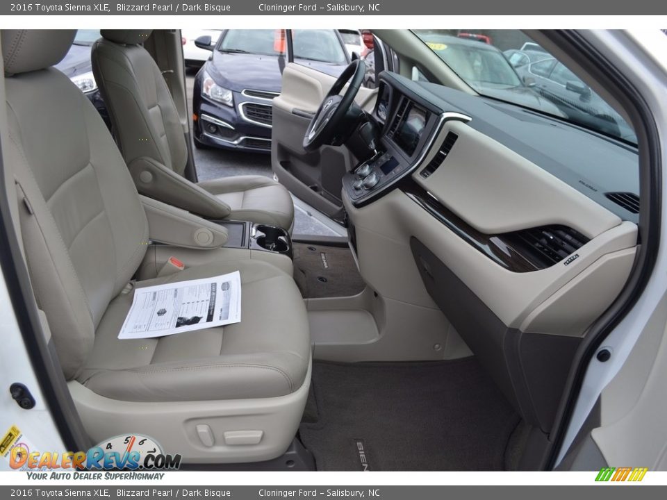 2016 Toyota Sienna XLE Blizzard Pearl / Dark Bisque Photo #17
