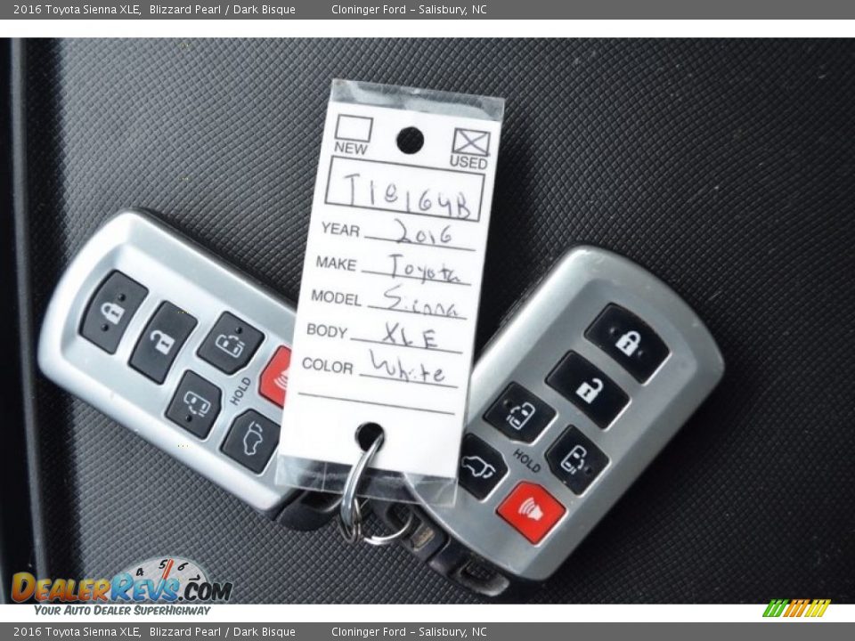 2016 Toyota Sienna XLE Blizzard Pearl / Dark Bisque Photo #29