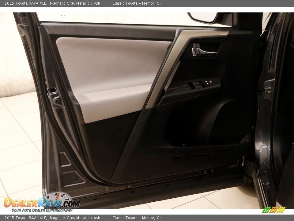 2015 Toyota RAV4 XLE Magnetic Gray Metallic / Ash Photo #4