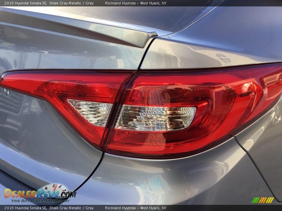 2016 Hyundai Sonata SE Shale Gray Metallic / Gray Photo #23