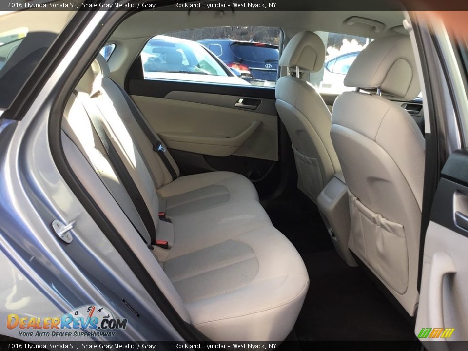 2016 Hyundai Sonata SE Shale Gray Metallic / Gray Photo #24