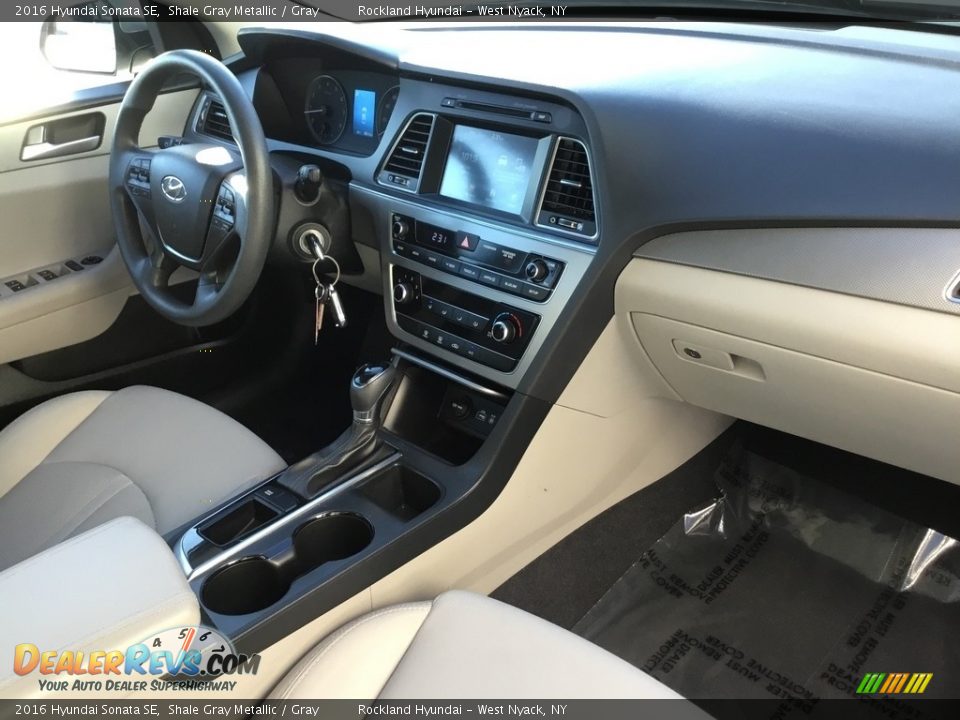 2016 Hyundai Sonata SE Shale Gray Metallic / Gray Photo #26