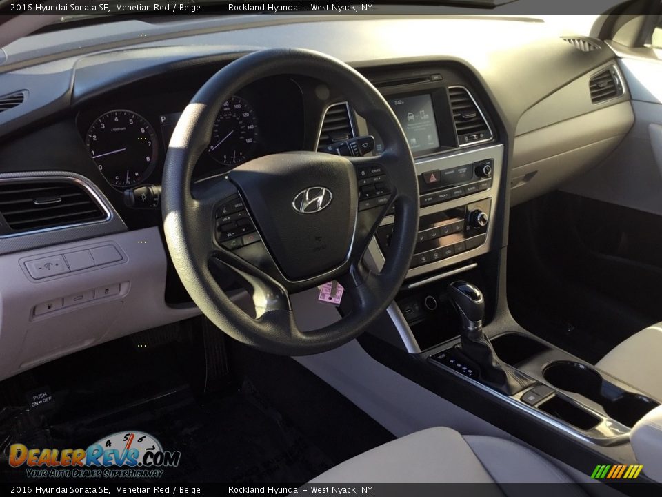 2016 Hyundai Sonata SE Venetian Red / Beige Photo #9