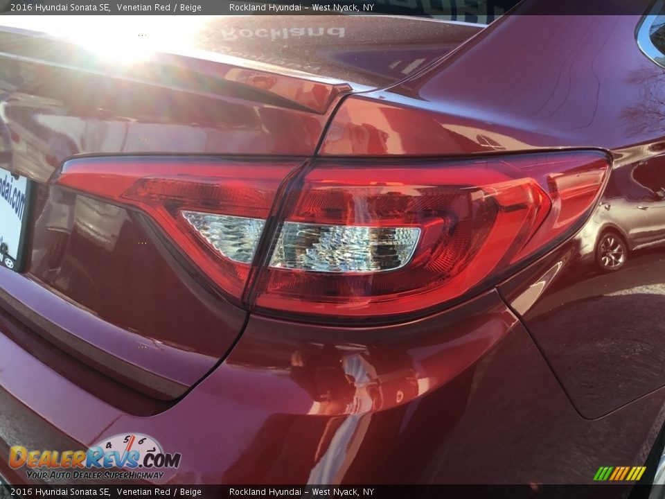 2016 Hyundai Sonata SE Venetian Red / Beige Photo #23
