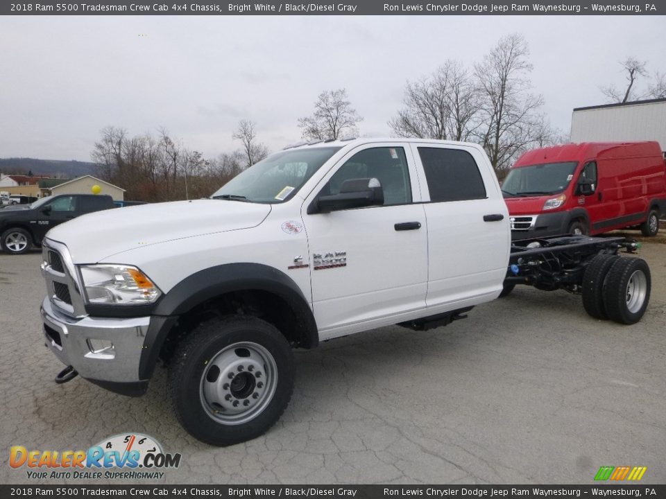 Front 3/4 View of 2018 Ram 5500 Tradesman Crew Cab 4x4 Chassis Photo #1