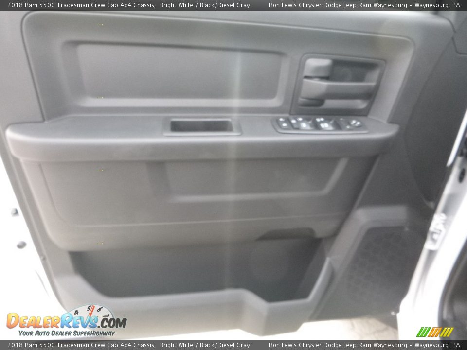 2018 Ram 5500 Tradesman Crew Cab 4x4 Chassis Bright White / Black/Diesel Gray Photo #12