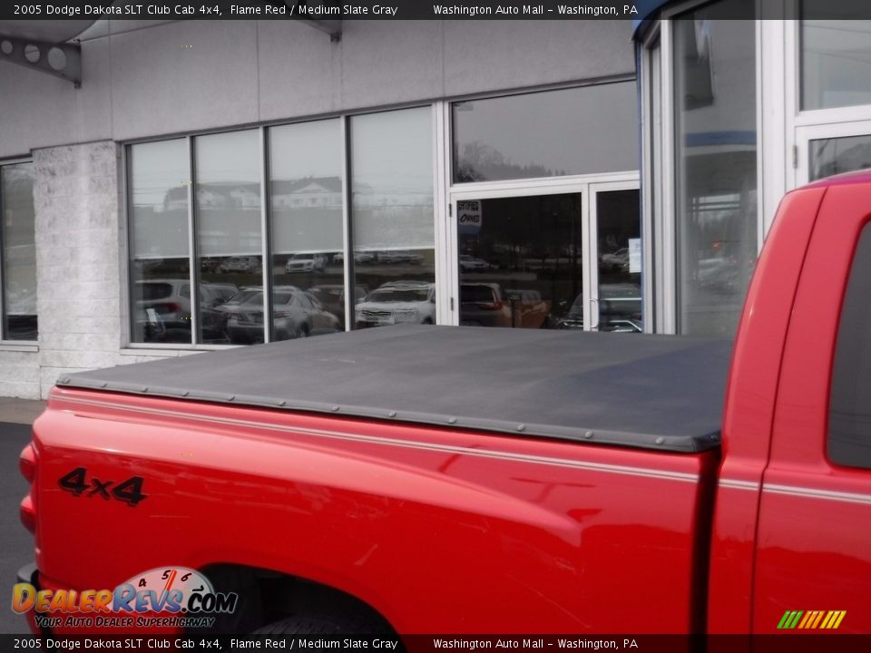 2005 Dodge Dakota SLT Club Cab 4x4 Flame Red / Medium Slate Gray Photo #4