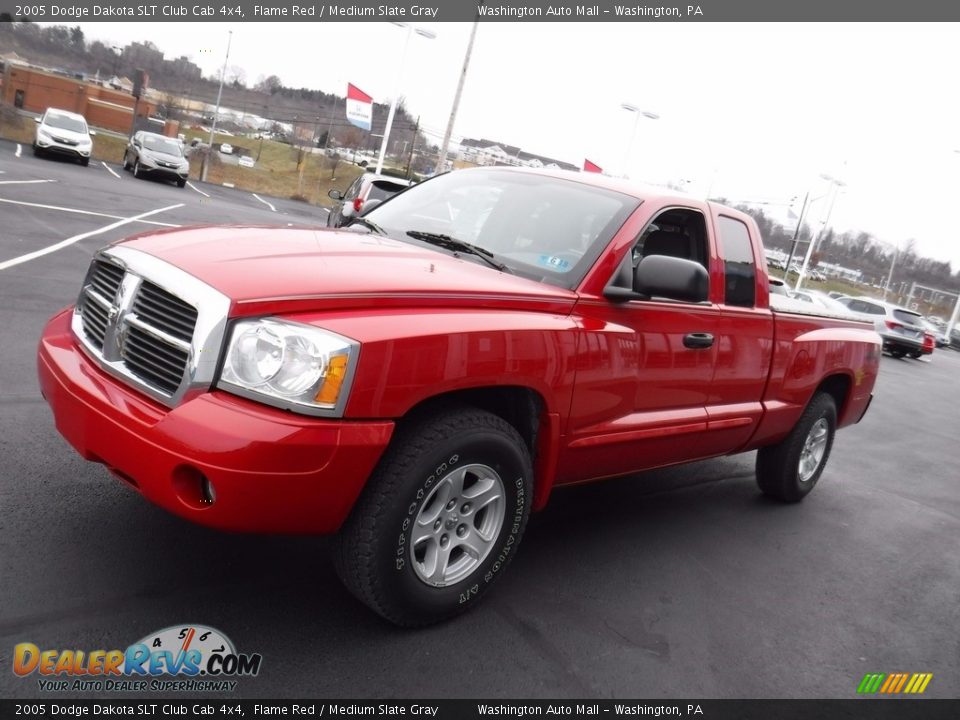 2005 Dodge Dakota SLT Club Cab 4x4 Flame Red / Medium Slate Gray Photo #7