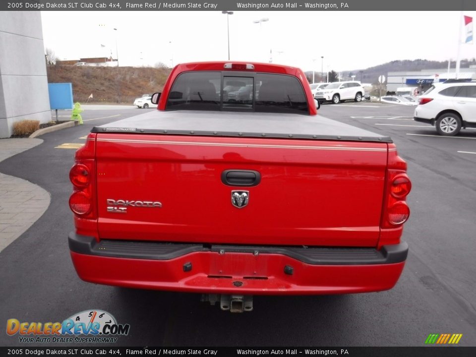 2005 Dodge Dakota SLT Club Cab 4x4 Flame Red / Medium Slate Gray Photo #11