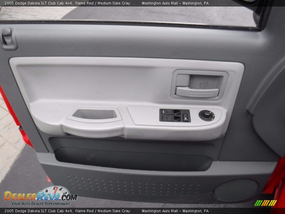2005 Dodge Dakota SLT Club Cab 4x4 Flame Red / Medium Slate Gray Photo #17