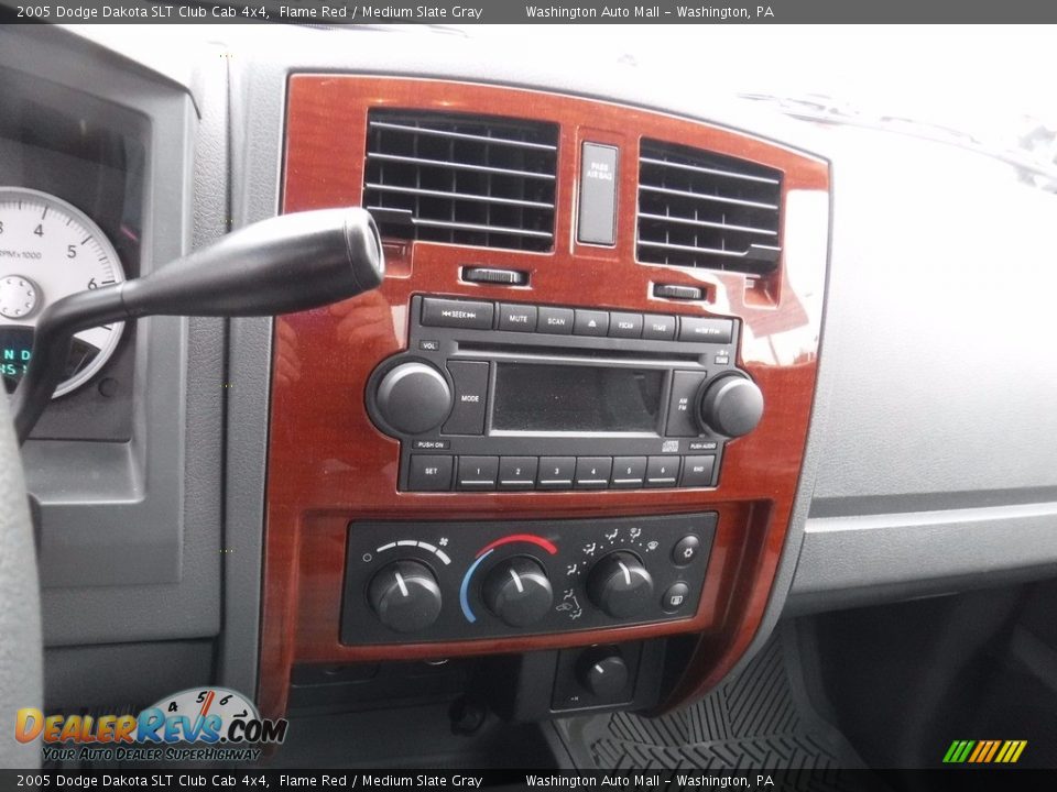 2005 Dodge Dakota SLT Club Cab 4x4 Flame Red / Medium Slate Gray Photo #18