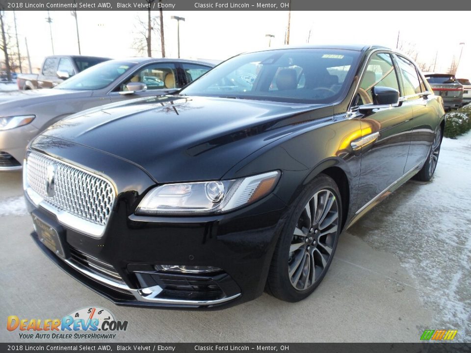Front 3/4 View of 2018 Lincoln Continental Select AWD Photo #1