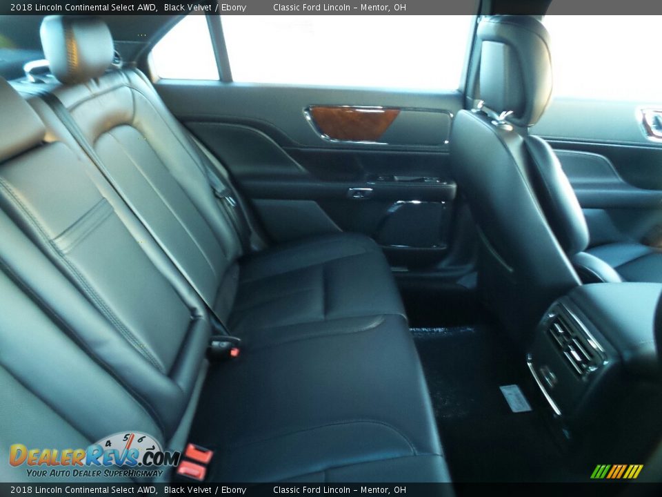 Rear Seat of 2018 Lincoln Continental Select AWD Photo #5