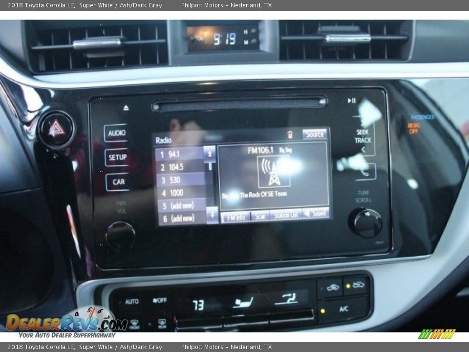 2018 Toyota Corolla LE Super White / Ash/Dark Gray Photo #12