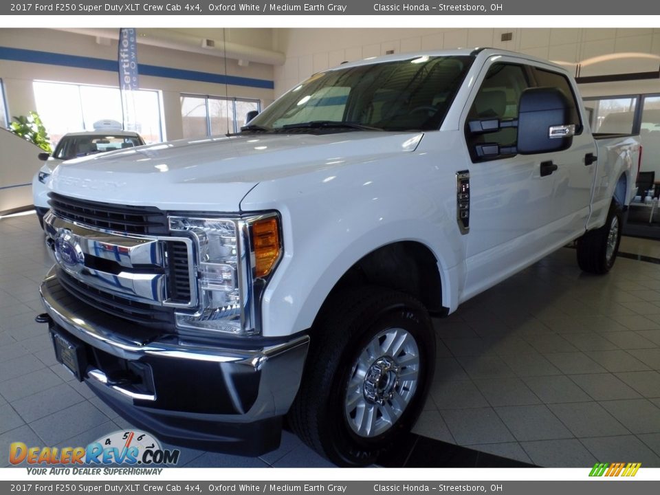 2017 Ford F250 Super Duty XLT Crew Cab 4x4 Oxford White / Medium Earth Gray Photo #1