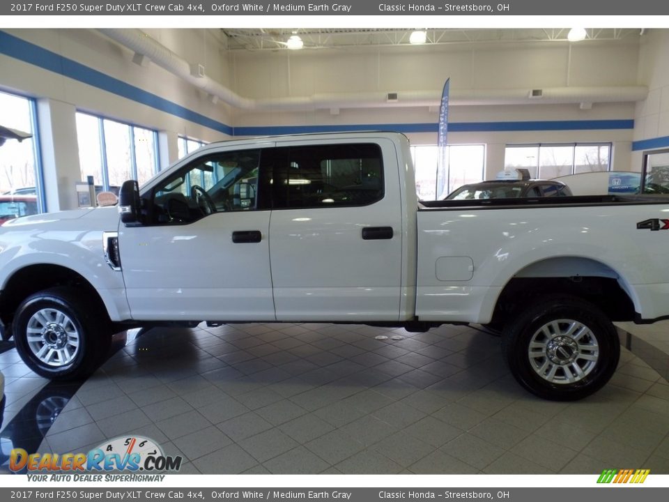 2017 Ford F250 Super Duty XLT Crew Cab 4x4 Oxford White / Medium Earth Gray Photo #3