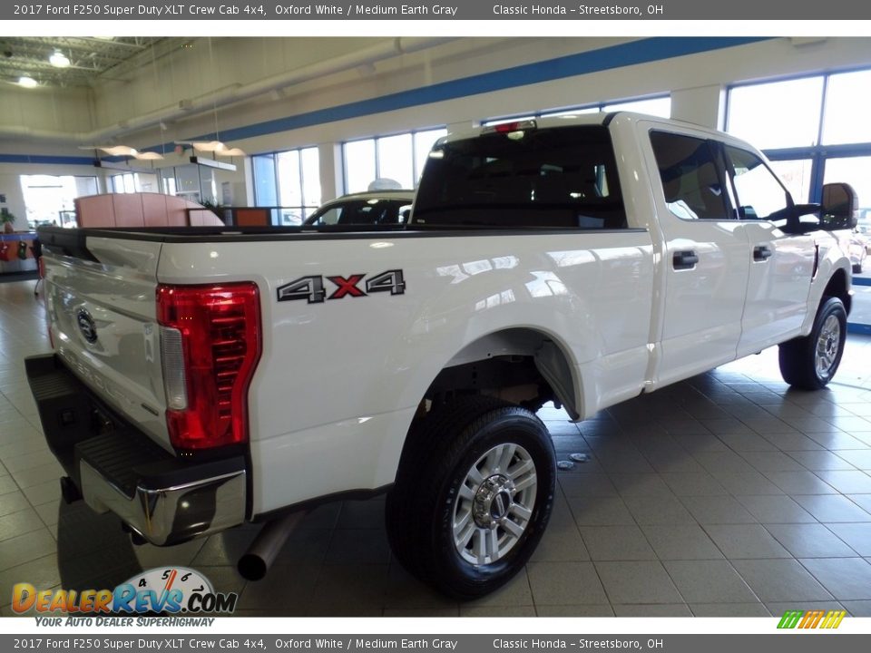 2017 Ford F250 Super Duty XLT Crew Cab 4x4 Oxford White / Medium Earth Gray Photo #4
