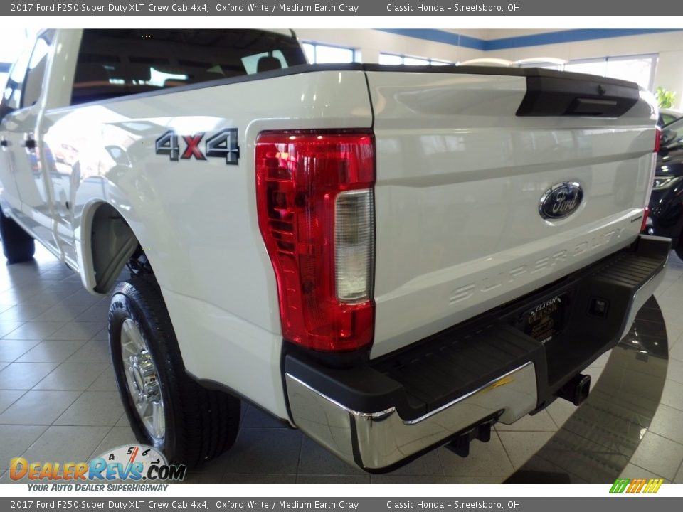 2017 Ford F250 Super Duty XLT Crew Cab 4x4 Oxford White / Medium Earth Gray Photo #9