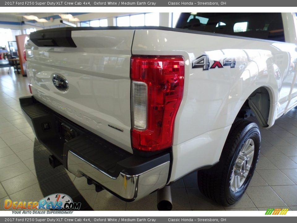 2017 Ford F250 Super Duty XLT Crew Cab 4x4 Oxford White / Medium Earth Gray Photo #10