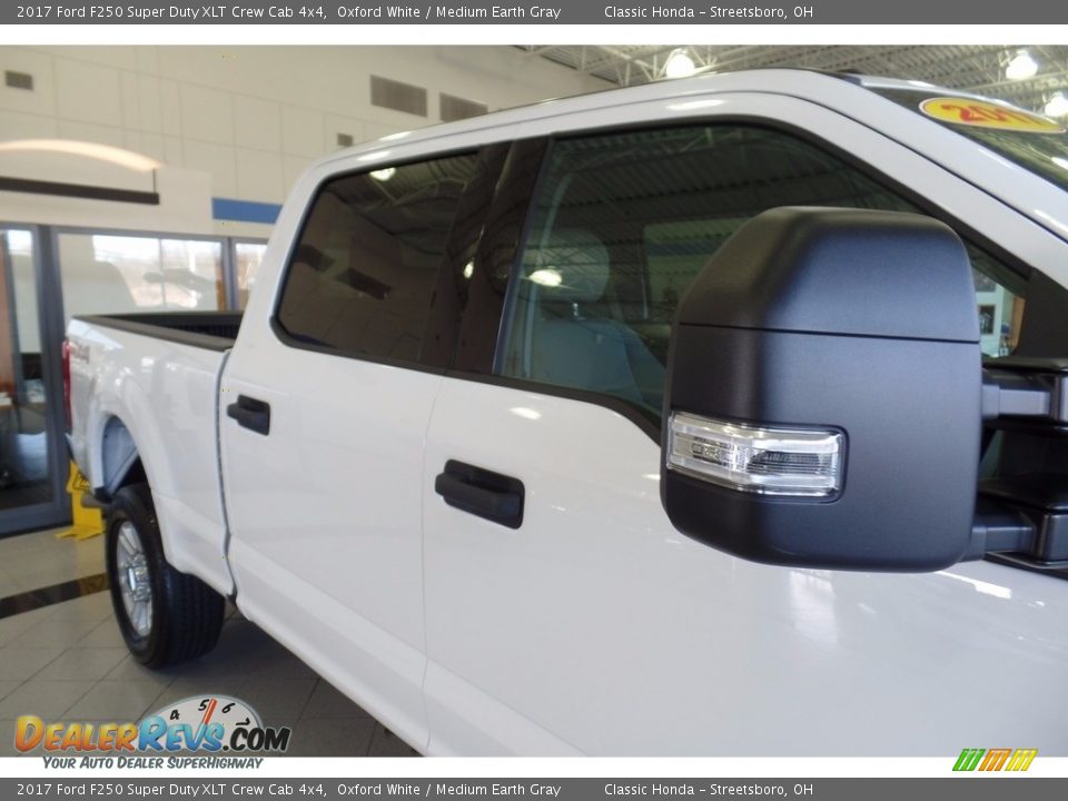 2017 Ford F250 Super Duty XLT Crew Cab 4x4 Oxford White / Medium Earth Gray Photo #11