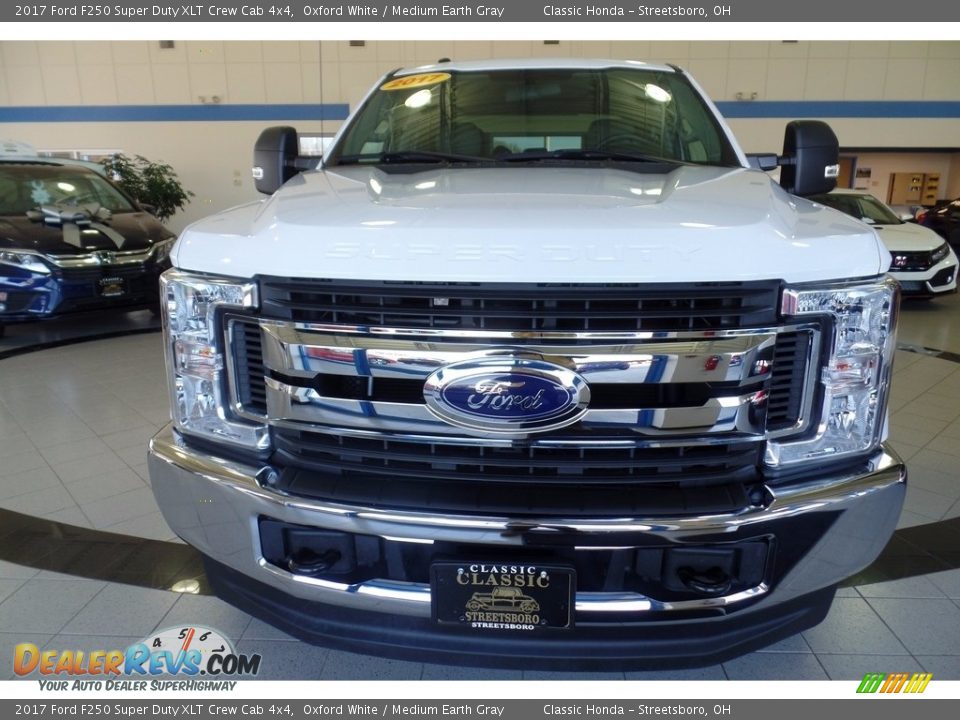 2017 Ford F250 Super Duty XLT Crew Cab 4x4 Oxford White / Medium Earth Gray Photo #13