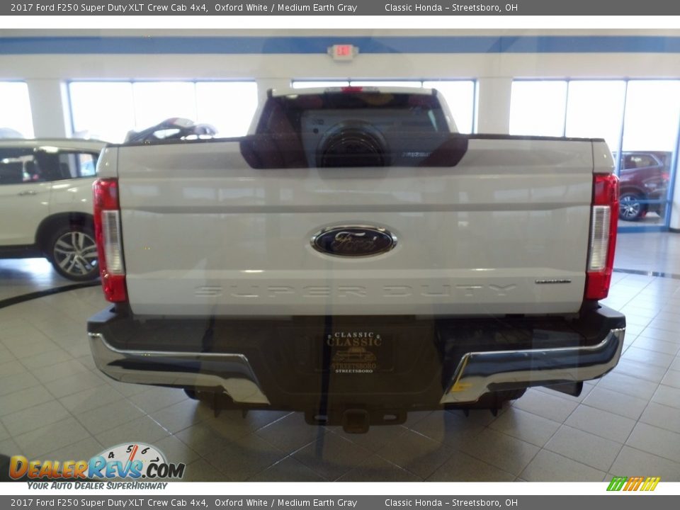 2017 Ford F250 Super Duty XLT Crew Cab 4x4 Oxford White / Medium Earth Gray Photo #14