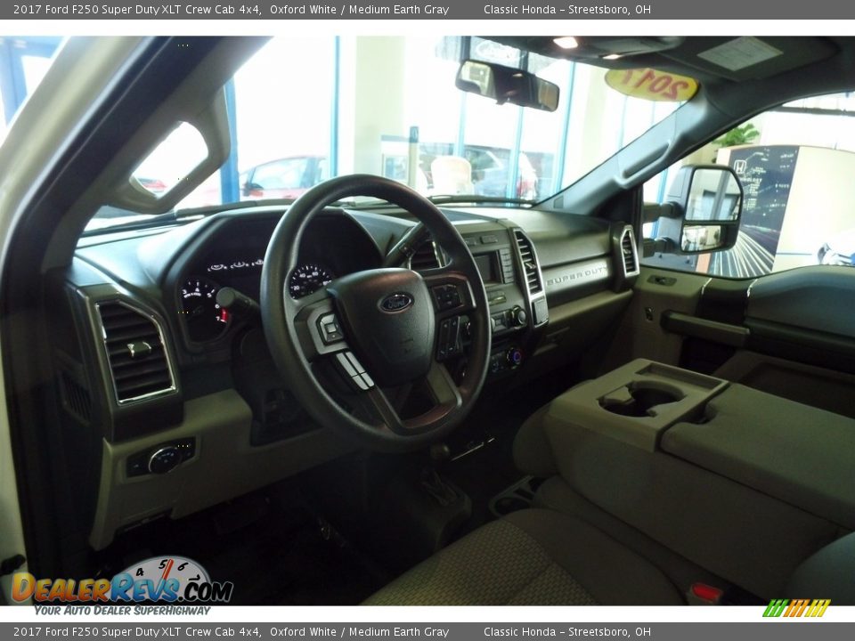 2017 Ford F250 Super Duty XLT Crew Cab 4x4 Oxford White / Medium Earth Gray Photo #15