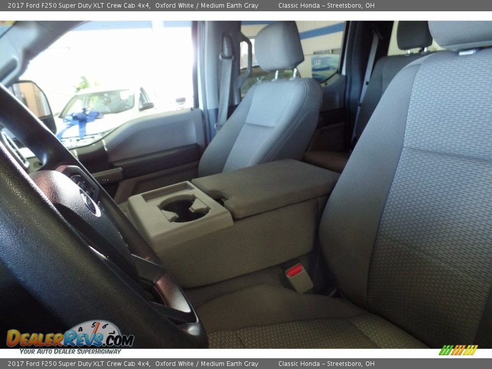 2017 Ford F250 Super Duty XLT Crew Cab 4x4 Oxford White / Medium Earth Gray Photo #16