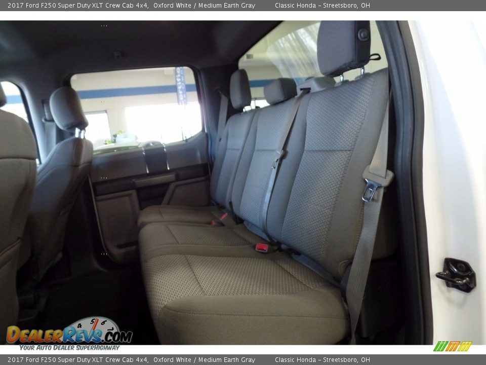 2017 Ford F250 Super Duty XLT Crew Cab 4x4 Oxford White / Medium Earth Gray Photo #17