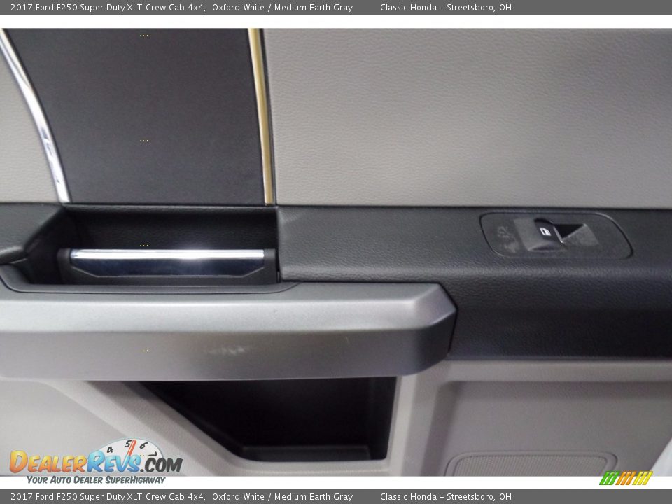 2017 Ford F250 Super Duty XLT Crew Cab 4x4 Oxford White / Medium Earth Gray Photo #18