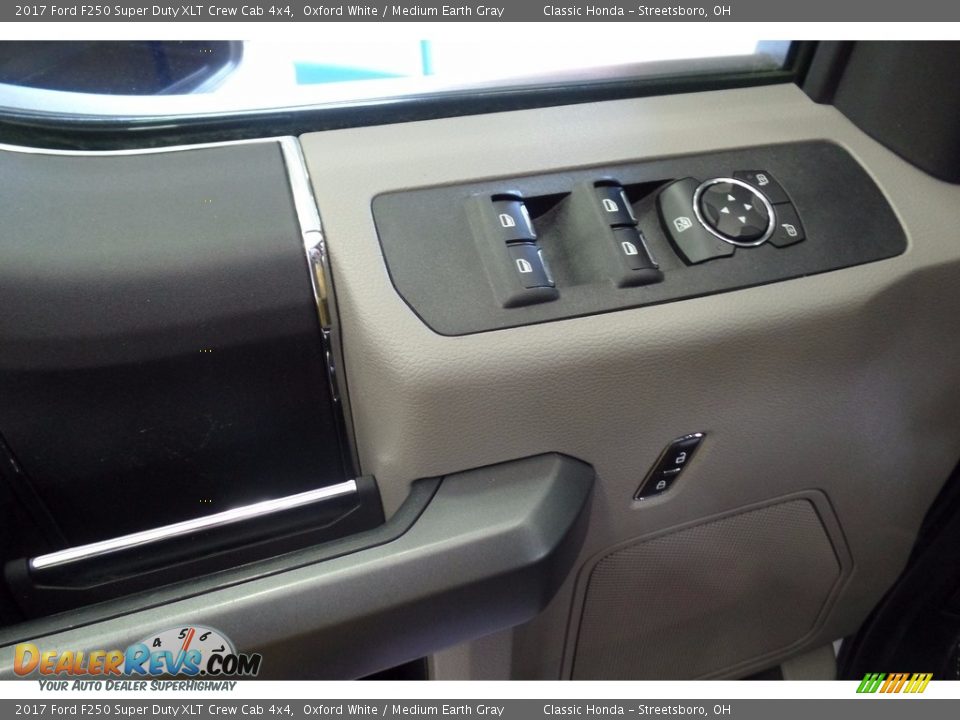 2017 Ford F250 Super Duty XLT Crew Cab 4x4 Oxford White / Medium Earth Gray Photo #19