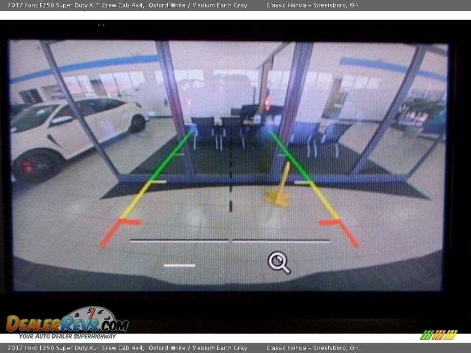 2017 Ford F250 Super Duty XLT Crew Cab 4x4 Oxford White / Medium Earth Gray Photo #22