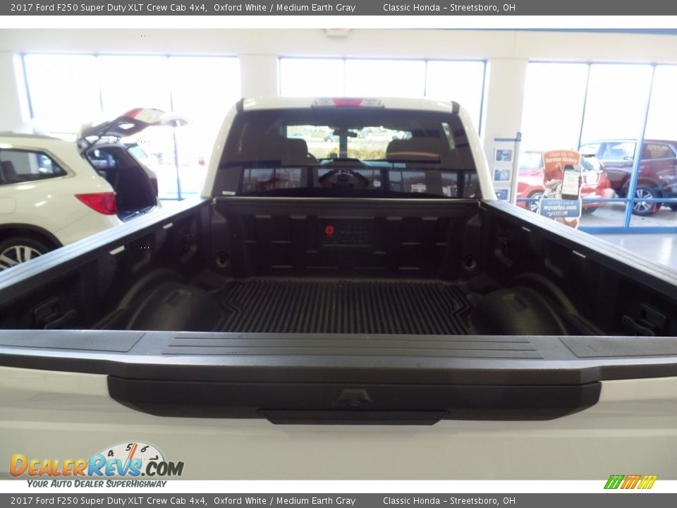 2017 Ford F250 Super Duty XLT Crew Cab 4x4 Oxford White / Medium Earth Gray Photo #28