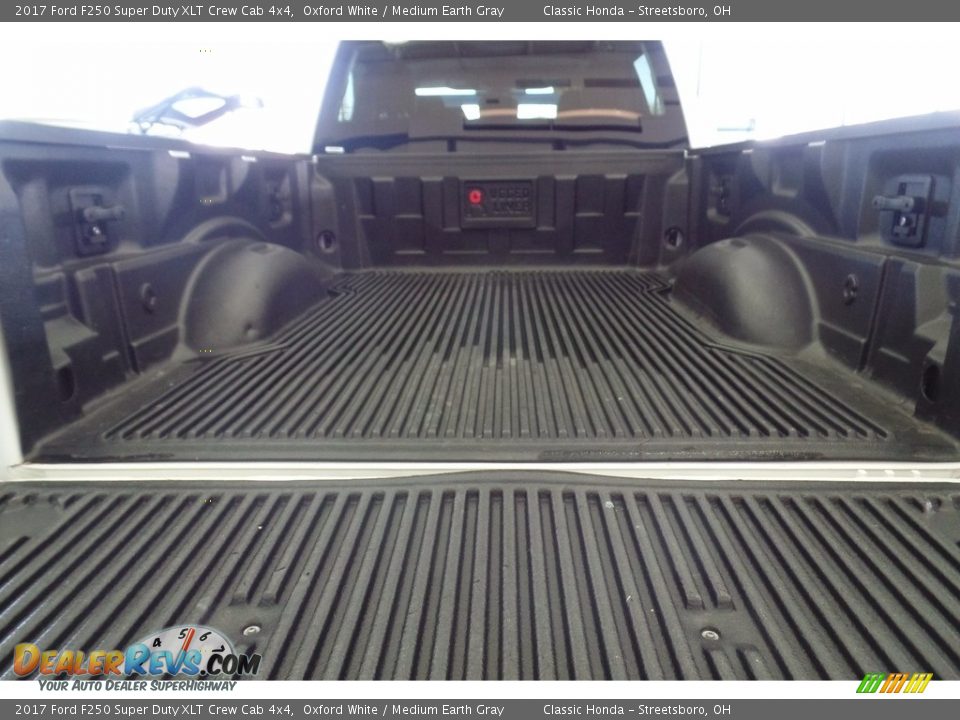2017 Ford F250 Super Duty XLT Crew Cab 4x4 Oxford White / Medium Earth Gray Photo #29