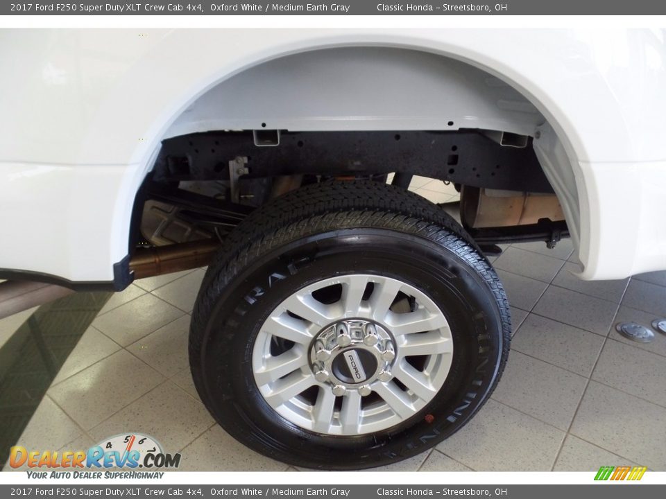 2017 Ford F250 Super Duty XLT Crew Cab 4x4 Oxford White / Medium Earth Gray Photo #33