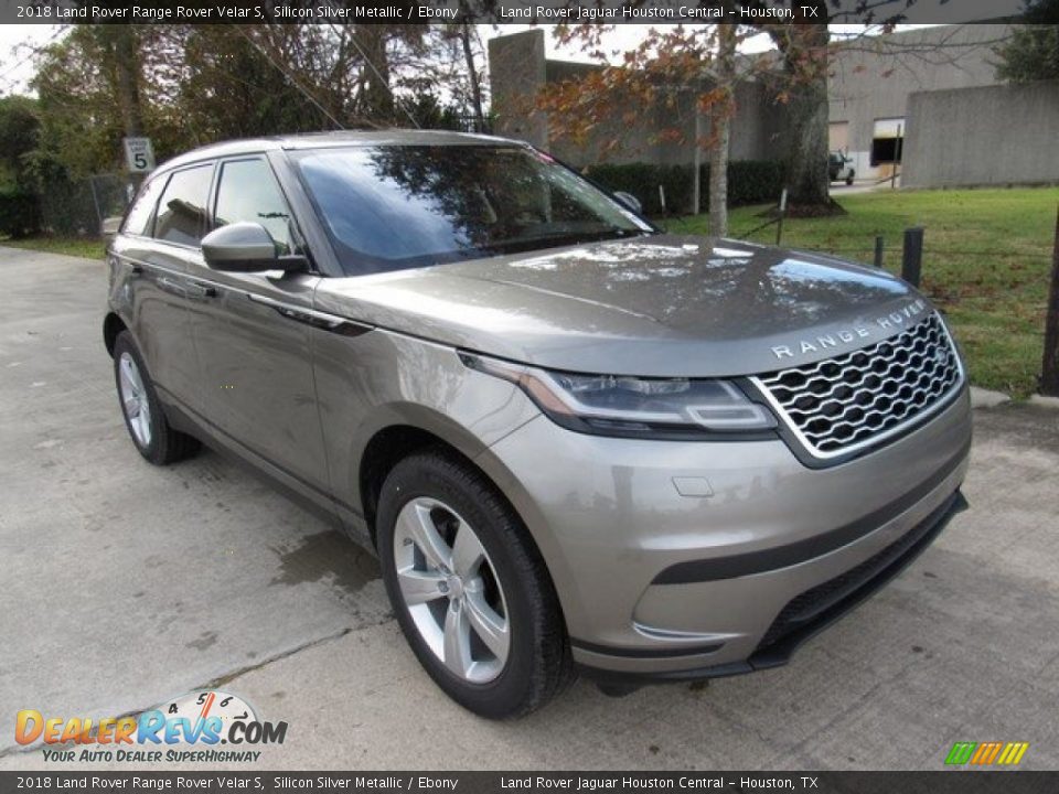 Front 3/4 View of 2018 Land Rover Range Rover Velar S Photo #2