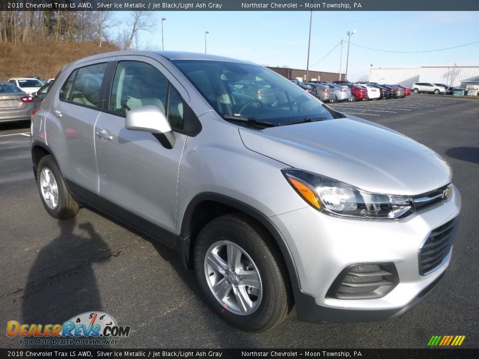 Front 3/4 View of 2018 Chevrolet Trax LS AWD Photo #7