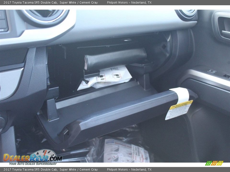 2017 Toyota Tacoma SR5 Double Cab Super White / Cement Gray Photo #17