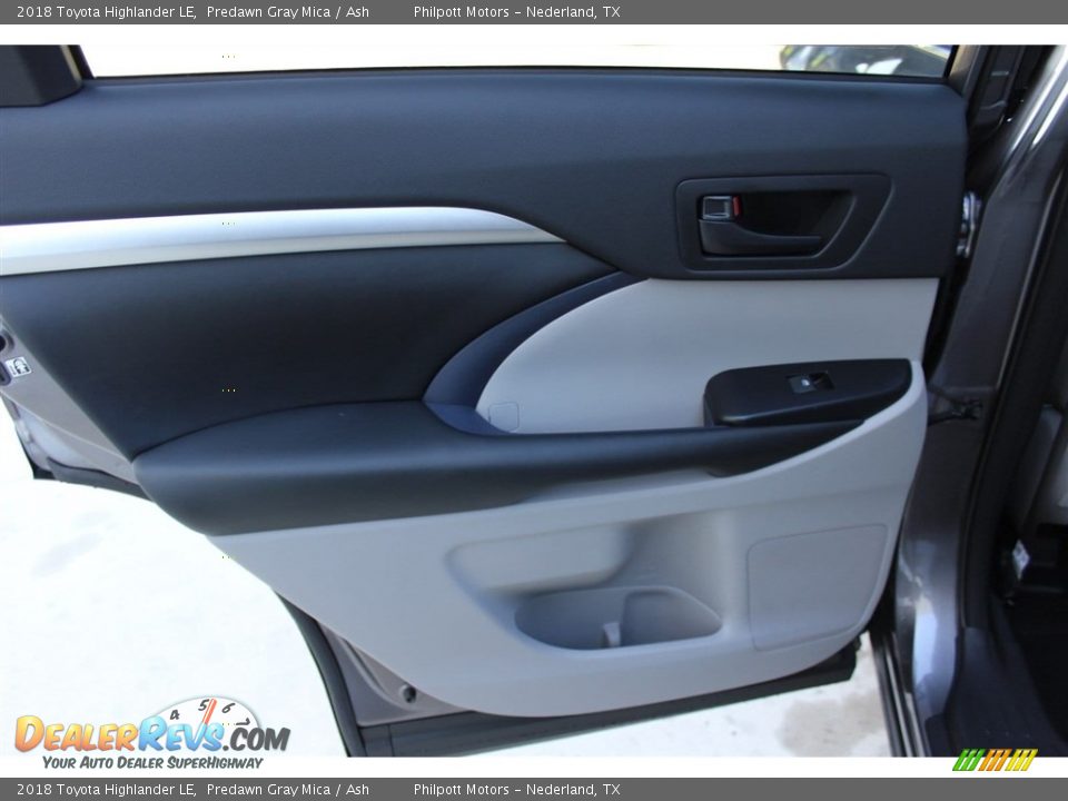 2018 Toyota Highlander LE Predawn Gray Mica / Ash Photo #21