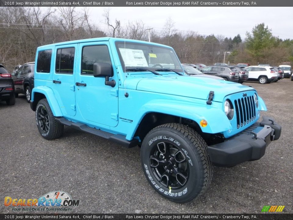 Front 3/4 View of 2018 Jeep Wrangler Unlimited Sahara 4x4 Photo #7