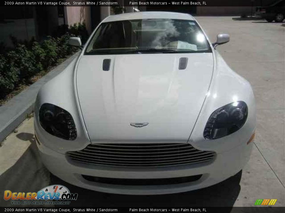 2009 Aston Martin V8 Vantage Coupe Stratus White / Sandstorm Photo #2