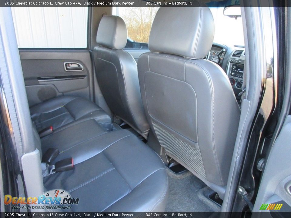 2005 Chevrolet Colorado LS Crew Cab 4x4 Black / Medium Dark Pewter Photo #15