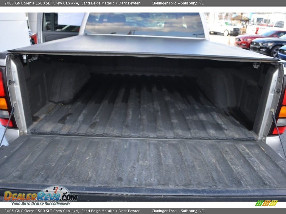 2005 GMC Sierra 1500 SLT Crew Cab 4x4 Sand Beige Metallic / Dark Pewter Photo #9