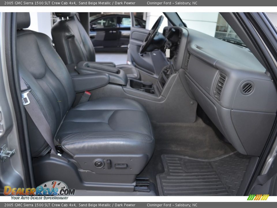 2005 GMC Sierra 1500 SLT Crew Cab 4x4 Sand Beige Metallic / Dark Pewter Photo #17