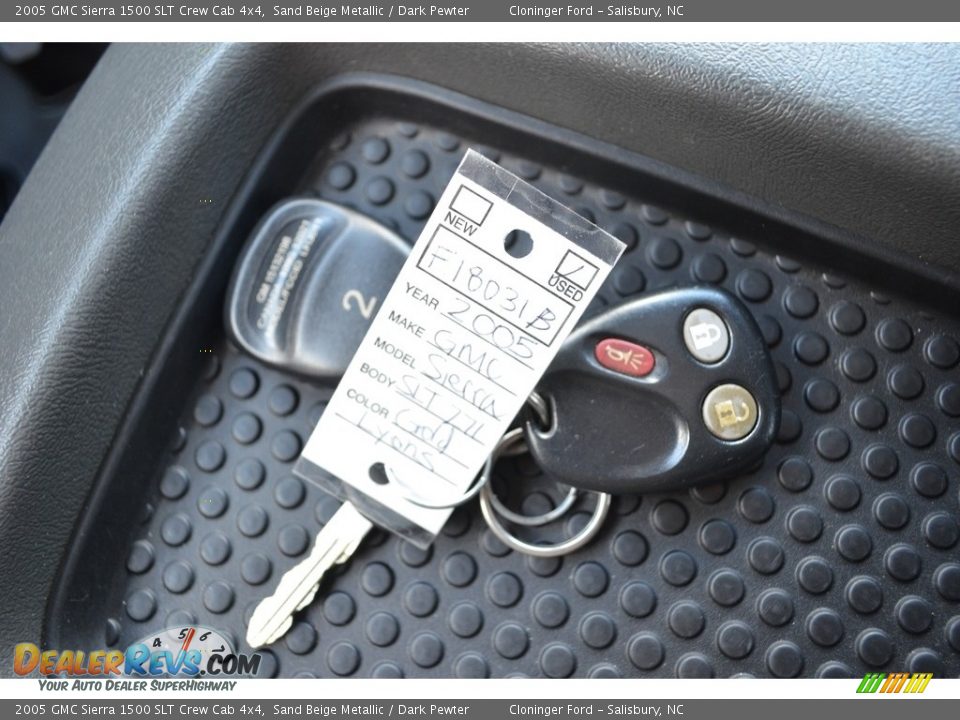 2005 GMC Sierra 1500 SLT Crew Cab 4x4 Sand Beige Metallic / Dark Pewter Photo #25