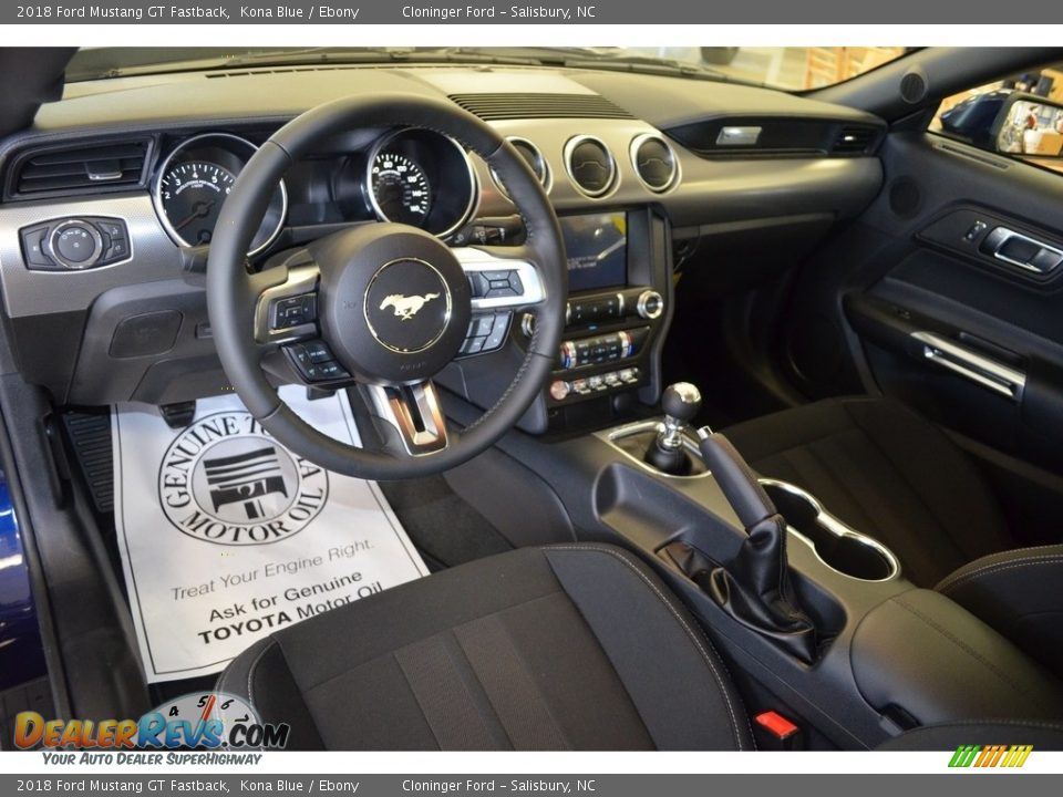 Dashboard of 2018 Ford Mustang GT Fastback Photo #7